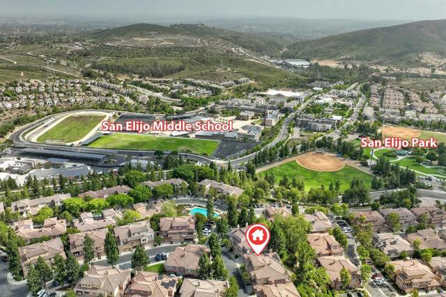1367 Sky Ridge, San Marcos CA: https://media.crmls.org/mediaz/c449e5b8-b347-4294-83d7-9fac1da7e53a.jpg