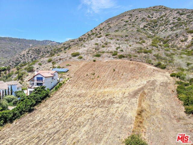 31701 Pacific Coast Hwy, Malibu CA: https://media.crmls.org/mediaz/c44a37e6-9393-4d43-9d41-41a3b1ed8b29.jpg