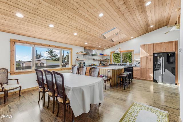 Detail Gallery Image 9 of 47 For 7035 Oxnard Ave, Ventura,  CA 93001 - 2 Beds | 2 Baths