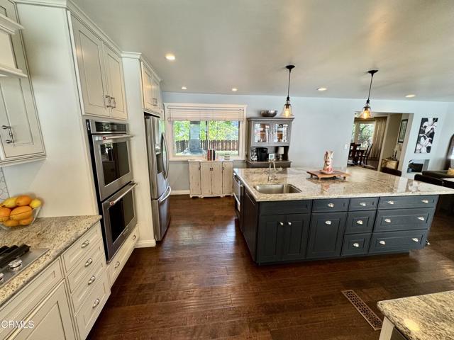 Detail Gallery Image 10 of 54 For 2013 El Vista Ct, Glendale,  CA 91208 - 3 Beds | 3 Baths