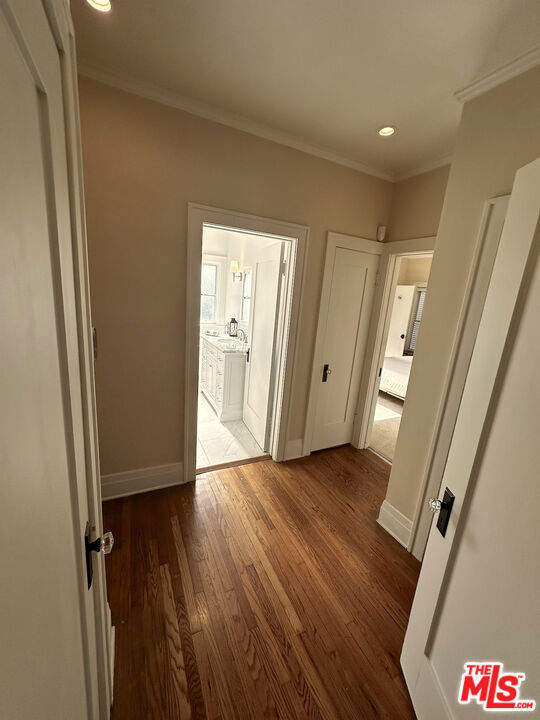 10736 Ashton Avenue, Los Angeles CA: https://media.crmls.org/mediaz/c44bf882-6f32-4c5a-a618-4744456a6c44.jpg