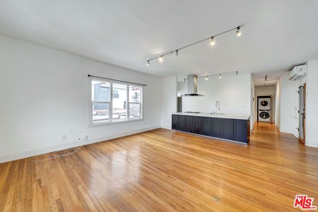 1216 N Kenmore Avenue, Los Angeles CA: https://media.crmls.org/mediaz/c44c07d3-ad15-4f43-9658-2072308eb8f6.jpg