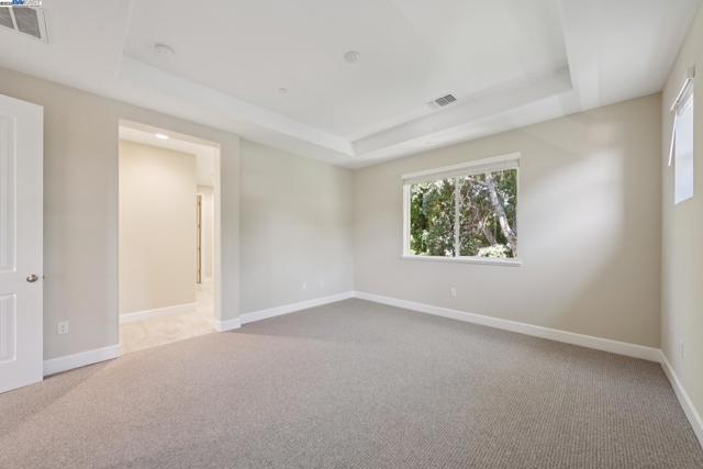 1305 Sunningdale Lane, Fairfield CA: https://media.crmls.org/mediaz/c44c3aba-1233-406a-bfe3-1e1f3c4d17df.jpg