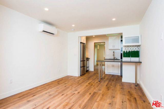2341 Beach Avenue, Venice CA: https://media.crmls.org/mediaz/c44c6af8-ba92-4b58-815b-ab0e73051a88.jpg