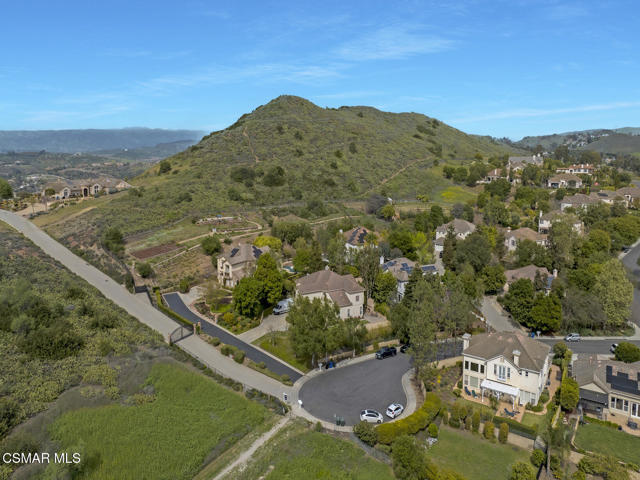 331 Briar Bluff Circle, Thousand Oaks CA: https://media.crmls.org/mediaz/c44cd0e7-e102-4155-85ec-b0d1ac4a3f0d.jpg
