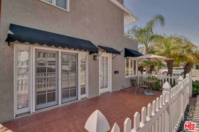127 Abalone Avenue, Newport Beach CA: https://media.crmls.org/mediaz/c44d2d09-0725-41c6-b0e3-4c3bec8f1a50.jpg