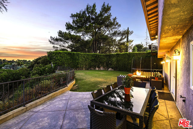 8407 Skyline Drive, Los Angeles CA: https://media.crmls.org/mediaz/c44d6398-e63a-441d-8d3e-681bf0b3bd49.jpg