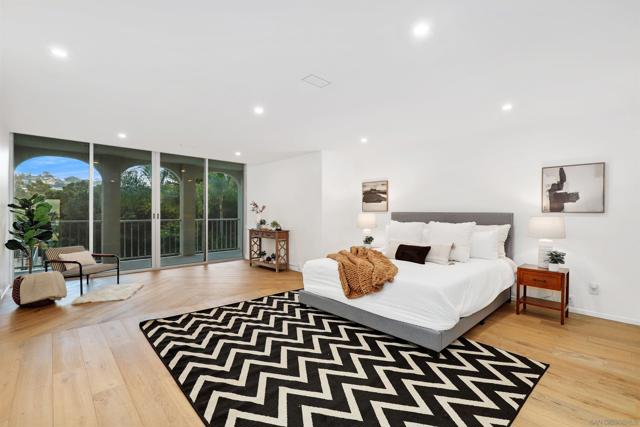 1001 Genter St, La Jolla CA: https://media.crmls.org/mediaz/c44e3b68-7d14-4074-850f-50cd82d3eb23.jpg