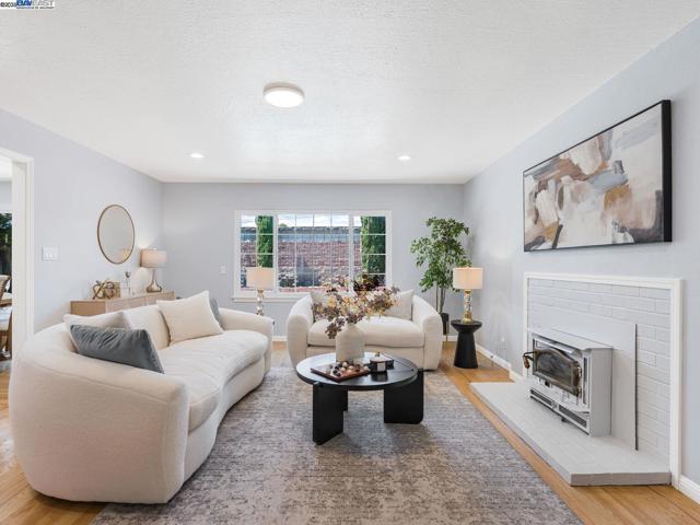 8612 Wicklow Ln, Dublin CA: https://media.crmls.org/mediaz/c44eaf79-c5c7-43d4-98d1-3516d04b1527.jpg