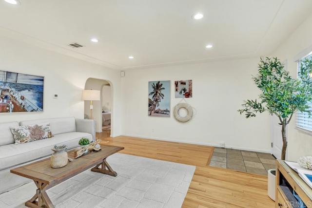 4725 Saratoga Avenue, San Diego CA: https://media.crmls.org/mediaz/c44efb2e-70d7-4570-b5ba-6182f4c38f6b.jpg