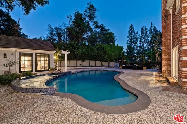 725 N Faring Road, Los Angeles CA: https://media.crmls.org/mediaz/c44f1eaf-ea29-44cd-9a89-8c2d45365173.jpg