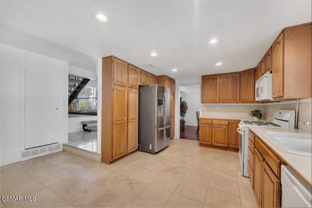 2108 N Brower Street, Simi Valley CA: https://media.crmls.org/mediaz/c45024fb-69cc-433d-a4ab-e113b1ca9b15.jpg