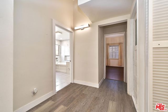2619 Raymond Avenue, Los Angeles CA: https://media.crmls.org/mediaz/c4508928-c6e7-4128-9b05-9fb353f75abc.jpg