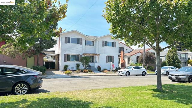840 Key Route Blvd, Albany CA: https://media.crmls.org/mediaz/c4511d2e-84c6-48f7-8a68-6ccc29399060.jpg