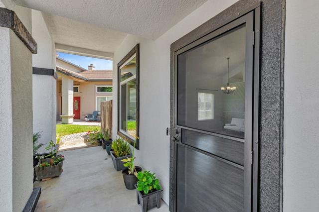 2191 Spruce Drive, Hollister CA: https://media.crmls.org/mediaz/c4516461-f23a-49e6-bd20-eef7e5cebefc.jpg