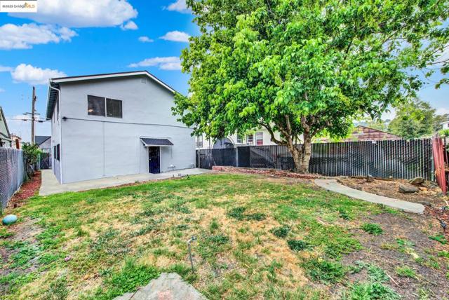 2524 Parker Ave, Oakland CA: https://media.crmls.org/mediaz/c451acff-0f6f-41c0-8c47-8b79741332e5.jpg