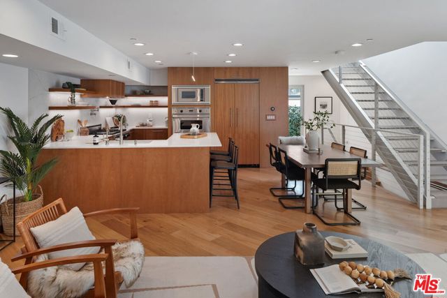 512 Brooks Avenue, Venice CA: https://media.crmls.org/mediaz/c45203a4-b09f-47c0-b728-fe7449e66029.jpg