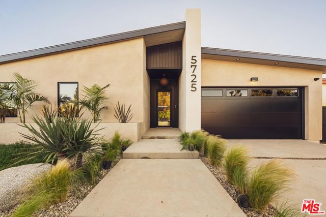 5725 Katherine Avenue, Sherman Oaks CA: https://media.crmls.org/mediaz/c452208c-14f4-4ccb-bd39-87ba30293e25.jpg