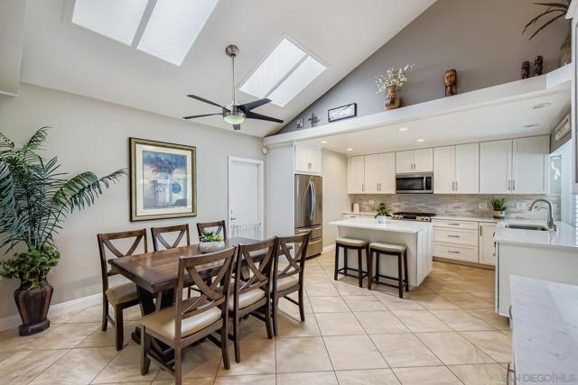 12450 Robison Blvd, Poway CA: https://media.crmls.org/mediaz/c452d56f-9196-4128-b9c8-65c325cef048.jpg