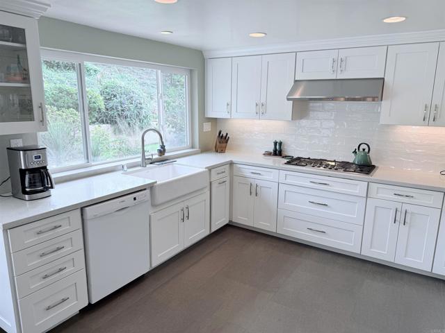 Detail Gallery Image 5 of 37 For 3515 Calle Gavanzo, Carlsbad,  CA 92009 - 4 Beds | 3/1 Baths