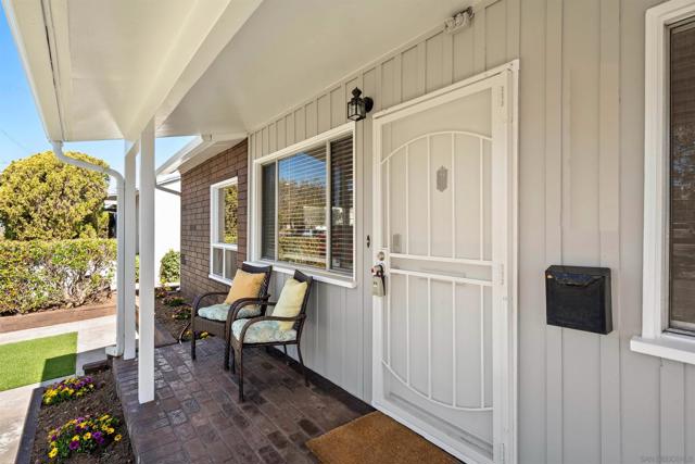 3833 Tomahawk Ln, San Diego CA: https://media.crmls.org/mediaz/c4530f5c-fe31-4fcb-948f-36953d5398fd.jpg