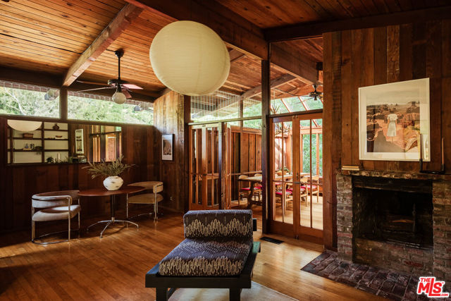 10412 Hebron Lane, Los Angeles CA: https://media.crmls.org/mediaz/c4535be1-c13a-46af-be7e-b56c654957c2.jpg
