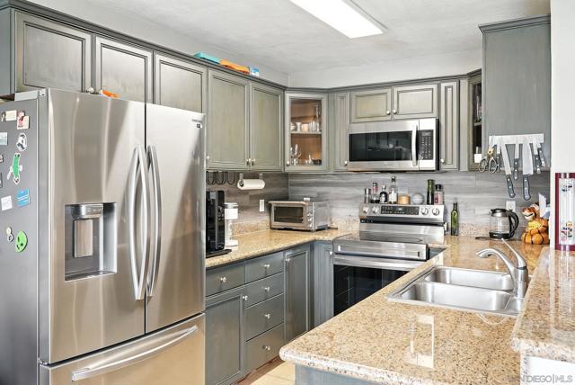792 Avocado Ave, El Cajon CA: https://media.crmls.org/mediaz/c4536a9a-dd5a-4f46-8242-cd1ba0a6afe4.jpg