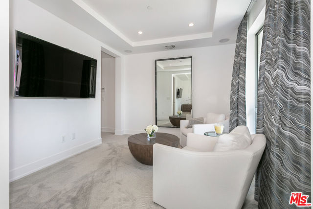 460 N Palm Drive, Beverly Hills CA: https://media.crmls.org/mediaz/c453acf4-daad-4442-a253-528c43b66f33.jpg