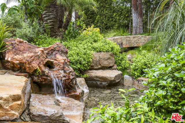 427 La Marina Drive, Camarillo CA: https://media.crmls.org/mediaz/c45435a3-9309-4db3-8122-62dd9790cd32.jpg