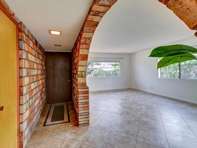 9980 Hoylake Road, Desert Hot Springs CA: https://media.crmls.org/mediaz/c4549a94-3166-4099-bd5d-335db60bacc9.jpg