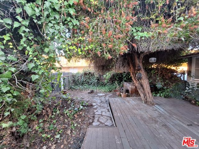 420 Venice Way, Los Angeles CA: https://media.crmls.org/mediaz/c4552051-3086-40d1-b022-d1cfcff003c4.jpg