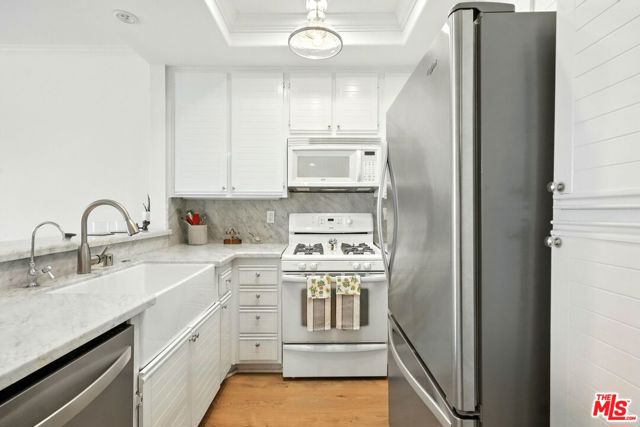 8505 Gulana Avenue, Playa del Rey CA: https://media.crmls.org/mediaz/c4558d56-58c6-4363-8240-c78a07b883ac.jpg