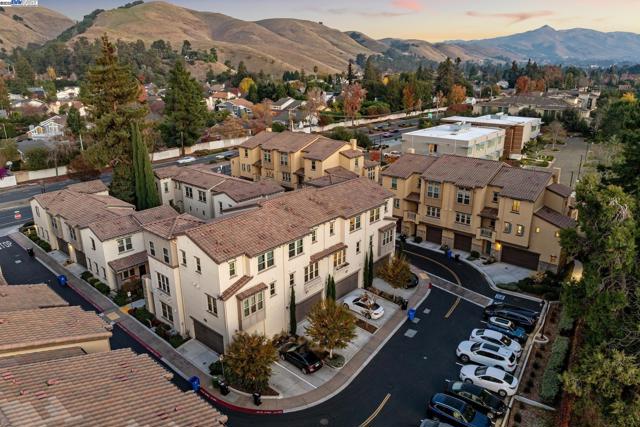 93 Catania Cmn, Fremont CA: https://media.crmls.org/mediaz/c455c58b-3199-4fb5-8856-ea010c2dbb31.jpg