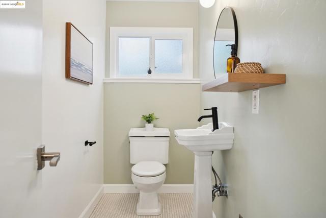 6827 Ridgewood Dr., Oakland CA: https://media.crmls.org/mediaz/c457269c-d8cd-4941-90a2-e581efa5caf8.jpg