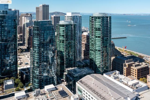 333 MAIN, San Francisco CA: https://media.crmls.org/mediaz/c45743d4-7bad-4f0b-889c-397c4e09bb39.jpg