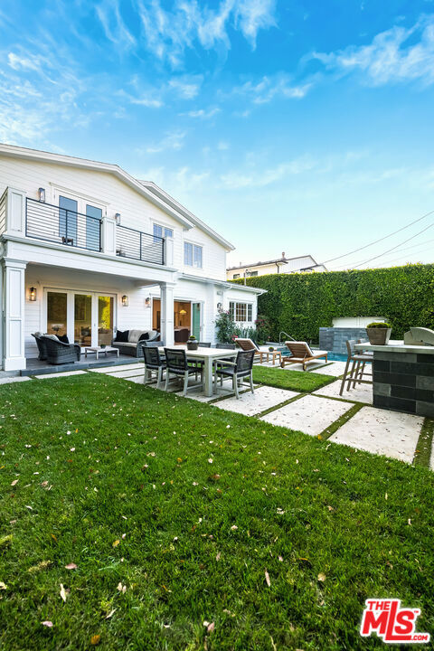 4402 Ledge Avenue, Toluca Lake CA: https://media.crmls.org/mediaz/c4576a52-3666-4cbd-9988-afbb56cb35a6.jpg