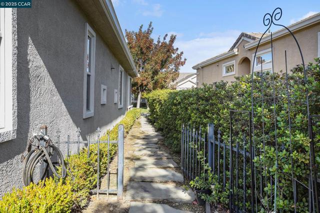 2030 Kent Dr, Brentwood CA: https://media.crmls.org/mediaz/c457cdbd-6d71-4d3d-a248-1d5d9ec1dd7c.jpg