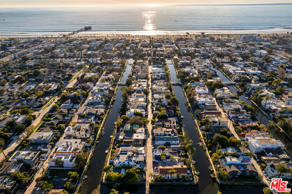 https://media.crmls.org/mediaz/c45899b8-9427-42c9-b161-7a5c0637396c.jpg?preset=X-Large