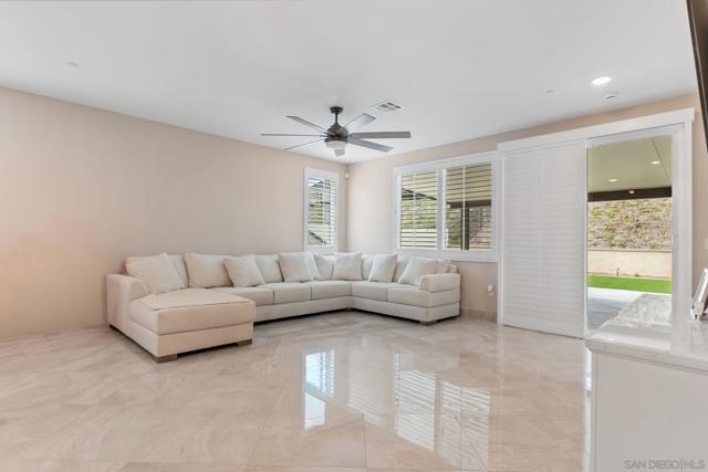 15219 Laguna Ave, Lake Elsinore CA: https://media.crmls.org/mediaz/c458a695-60db-416a-98ba-acc364f15d41.jpg