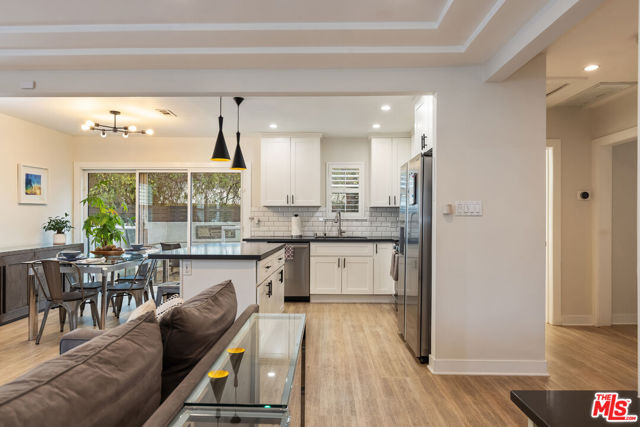 3839 Marcasel Avenue, Los Angeles CA: https://media.crmls.org/mediaz/c458d342-0d84-4e9b-8653-b06ae50d91f1.jpg