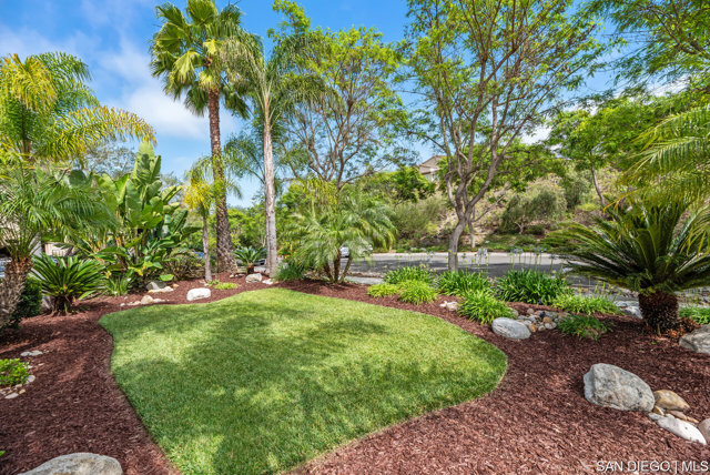 15234 Maple Grove LN, San Diego CA: https://media.crmls.org/mediaz/c458d8ae-8bd4-428a-ad82-f97c8ed6cef0.jpg