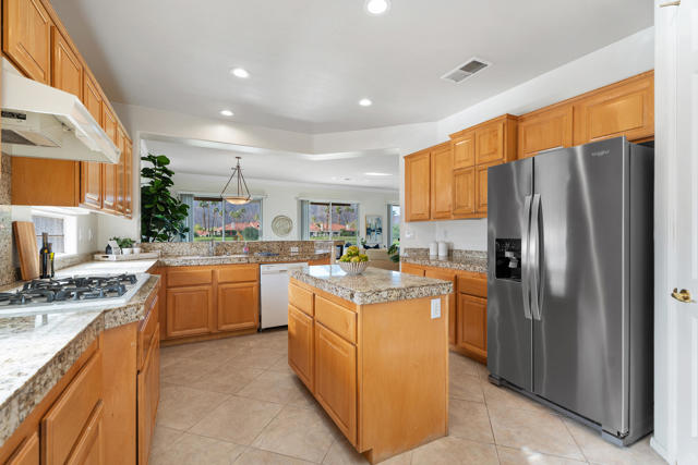 78152 Calle Las Ramblas, La Quinta CA: https://media.crmls.org/mediaz/c4595340-7c0d-407a-bbb2-3456fbea36df.jpg