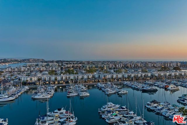 4335 Marina City Drive, Marina del Rey CA: https://media.crmls.org/mediaz/c45957c4-2385-4278-801b-001232fbea33.jpg