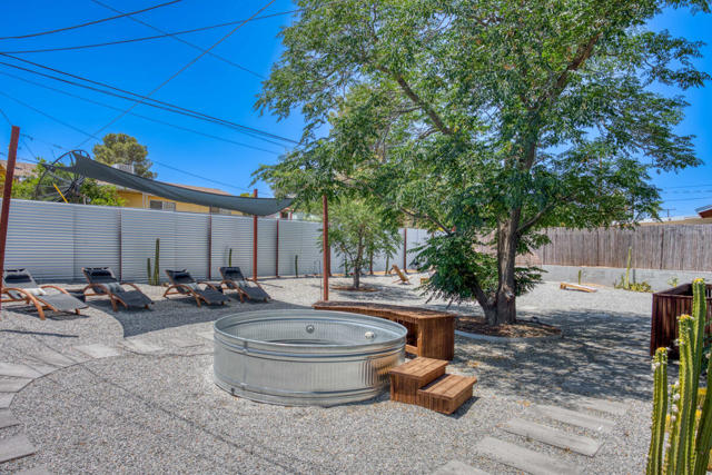 61589 El Reposo Street, Joshua Tree CA: https://media.crmls.org/mediaz/c45992da-c1e1-47e1-a983-5d3a11646137.jpg