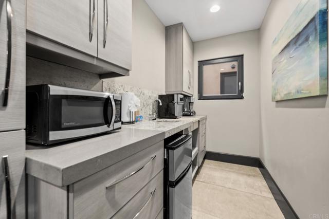 Detail Gallery Image 4 of 43 For 907 S Tremont St, Oceanside,  CA 92054 - 3 Beds | 3/1 Baths