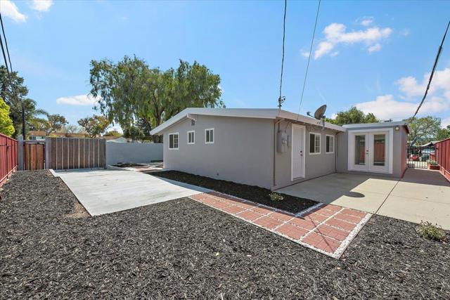 902 Blazingwood Drive, Sunnyvale CA: https://media.crmls.org/mediaz/c45b129d-b375-4de0-a961-0cc2c75f1937.jpg