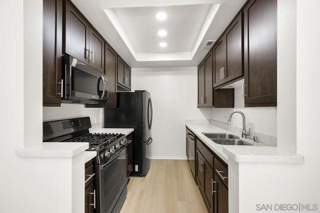 701 Kettner Blvd, San Diego CA: https://media.crmls.org/mediaz/c45b2882-a0e1-43fd-9841-e646f048e680.jpg