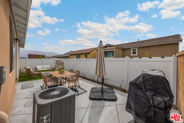 519 Tucker Avenue, Rialto CA: https://media.crmls.org/mediaz/c45b597e-f4b2-405e-a057-2c1d739b4cdb.jpg