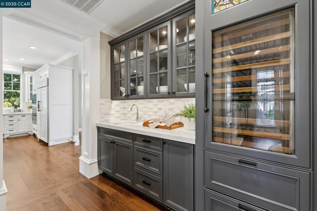 3656 Old Blackhawk Rd, Danville CA: https://media.crmls.org/mediaz/c45b6af8-5a11-4445-9fa8-21e3986380d7.jpg