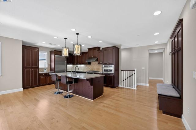 3231 Central Pkwy, Dublin CA: https://media.crmls.org/mediaz/c45bd512-9455-42a8-abba-b9905427f12f.jpg